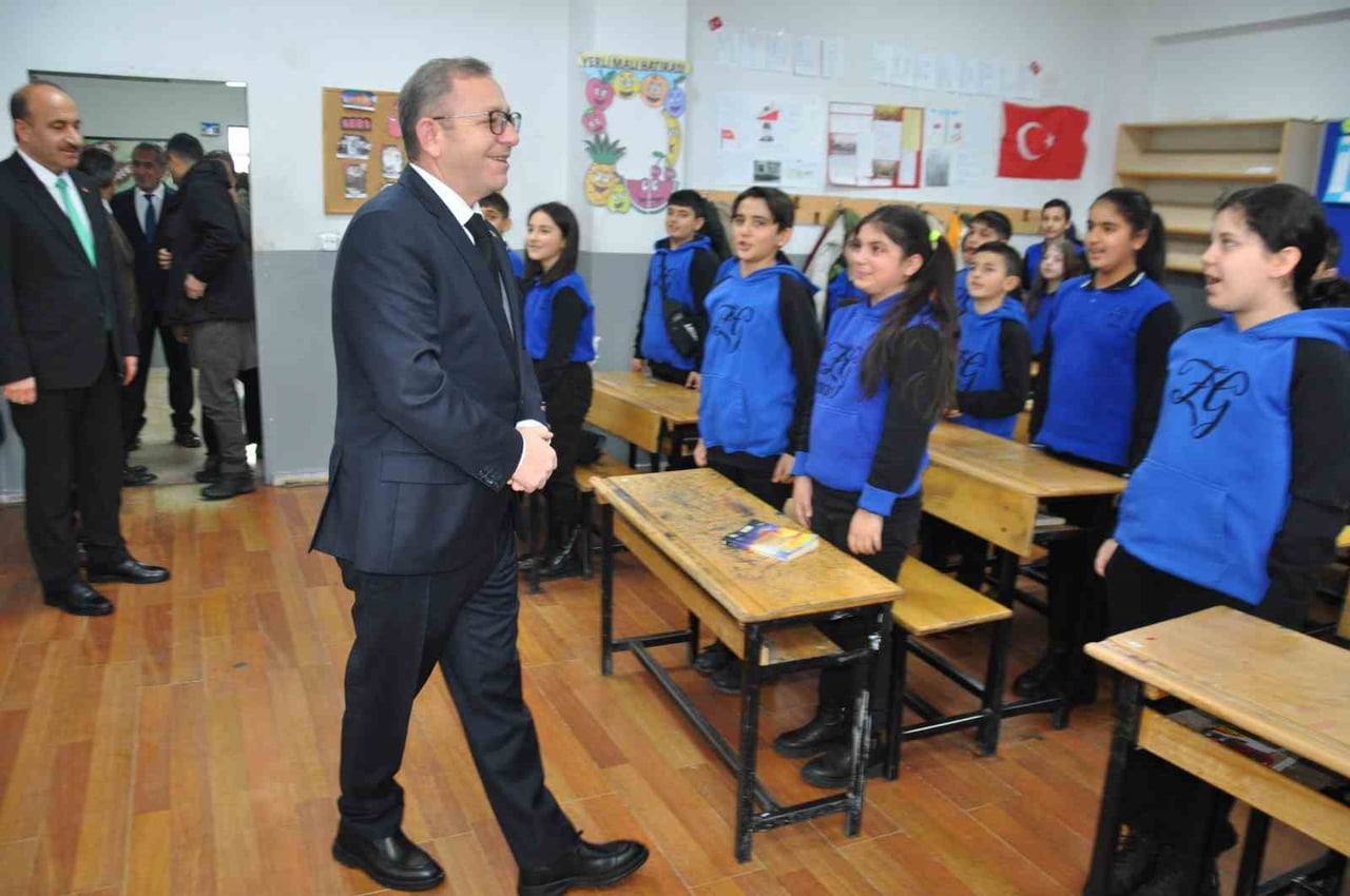 KARS’TA 56 BİN 651 ÖĞRENCİ KARNE SEVİNCİ YAŞADI(KARS-İHA)