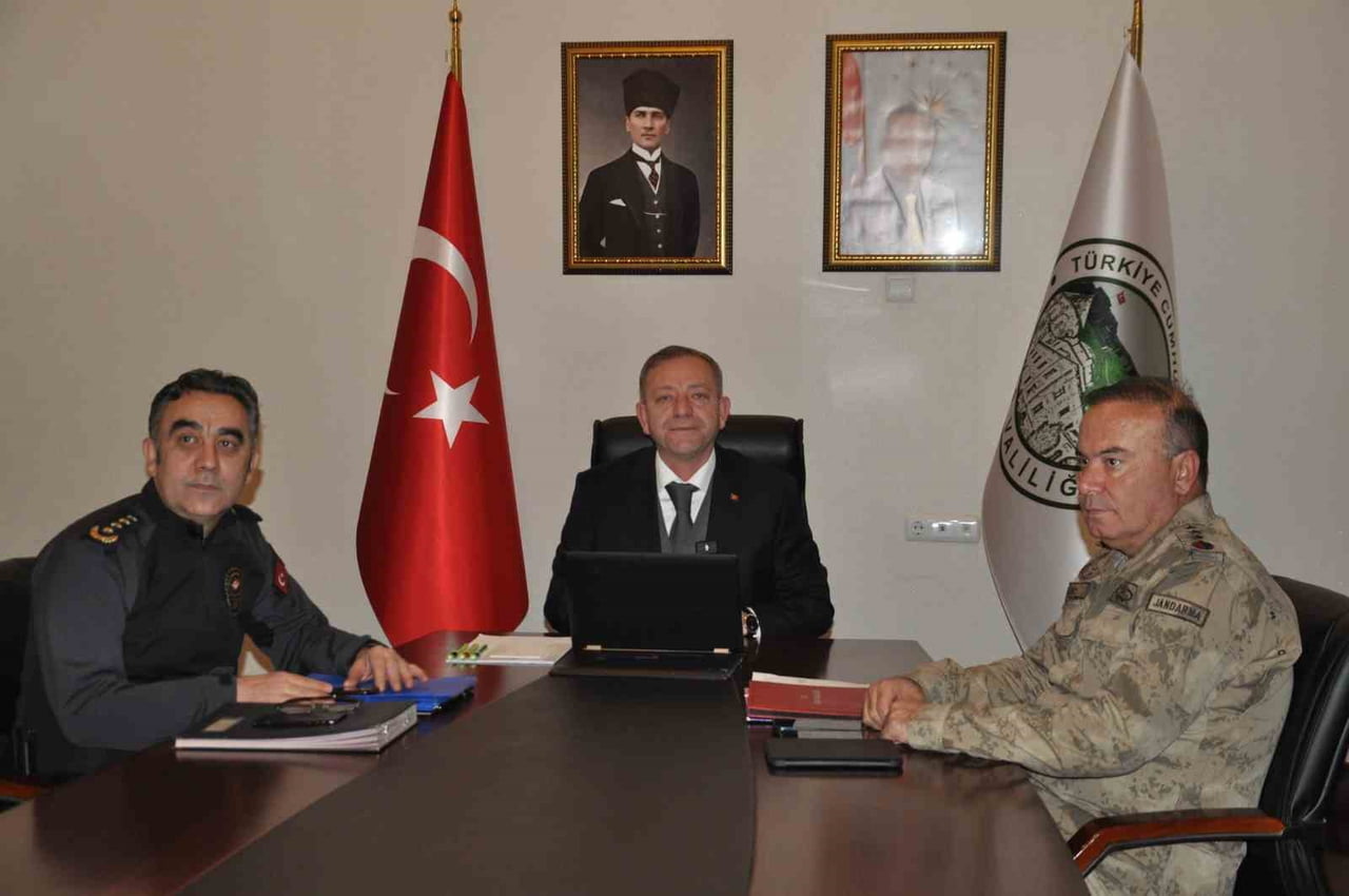 KARS’TA ARALIK AYI ASAYİŞ VE GÜVENLİK TOPLANTISI YAPILDI(KARS-İHA)