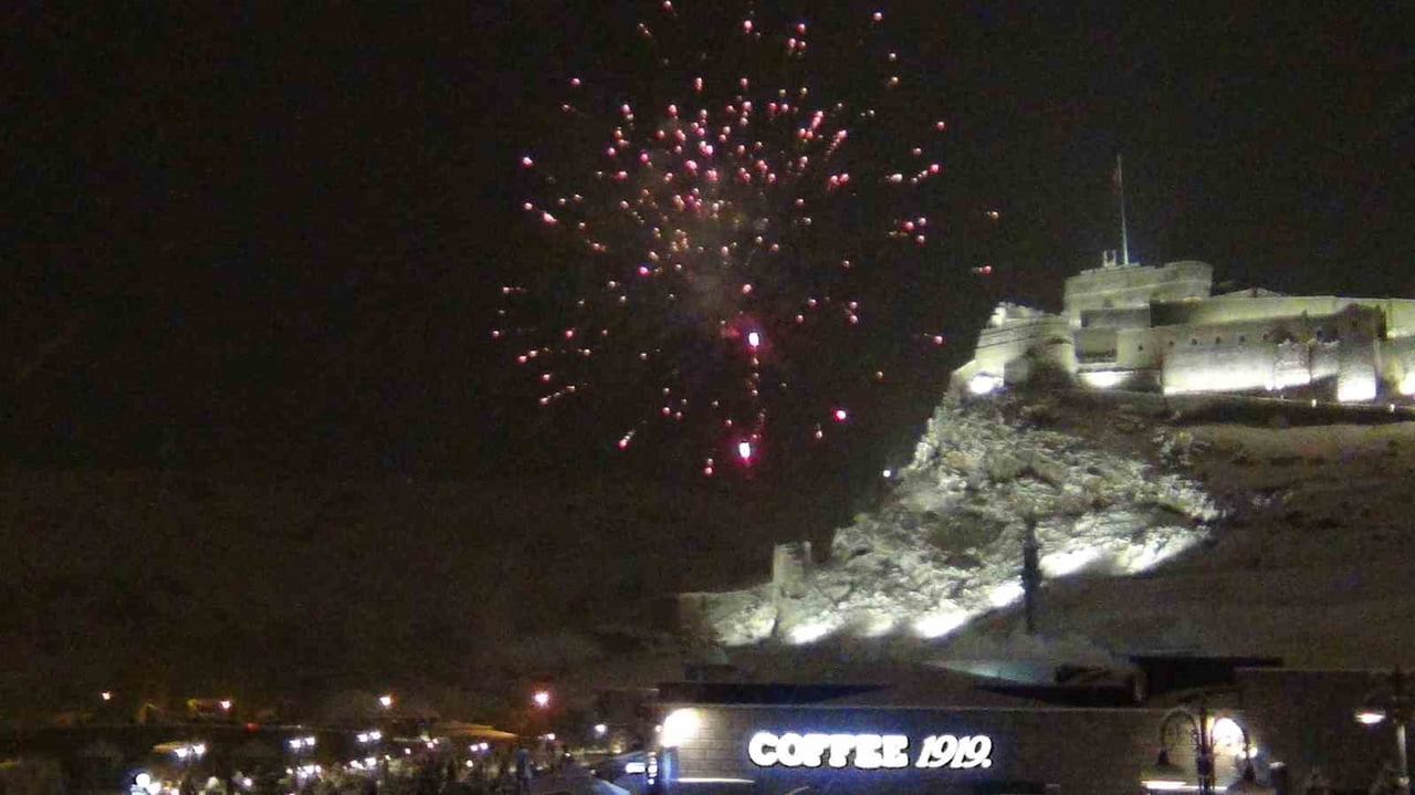 KARS’TA YENİ YIL COŞKUSU: LAPA LAPA KAR ALTINDA HALAY(KARS-İHA)