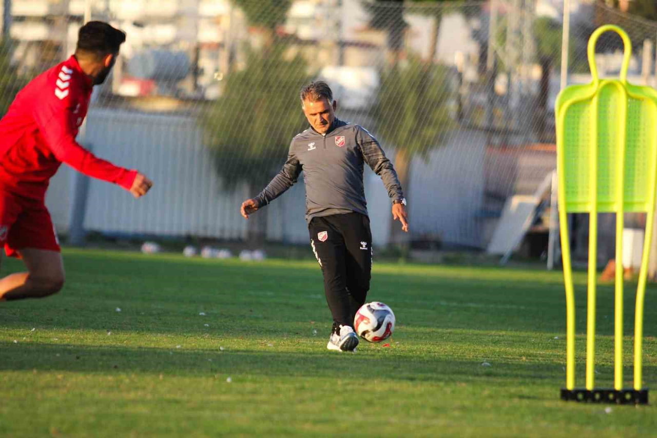 KARŞIYAKA'DA HAZIRLIKLAR SÜRÜYOR