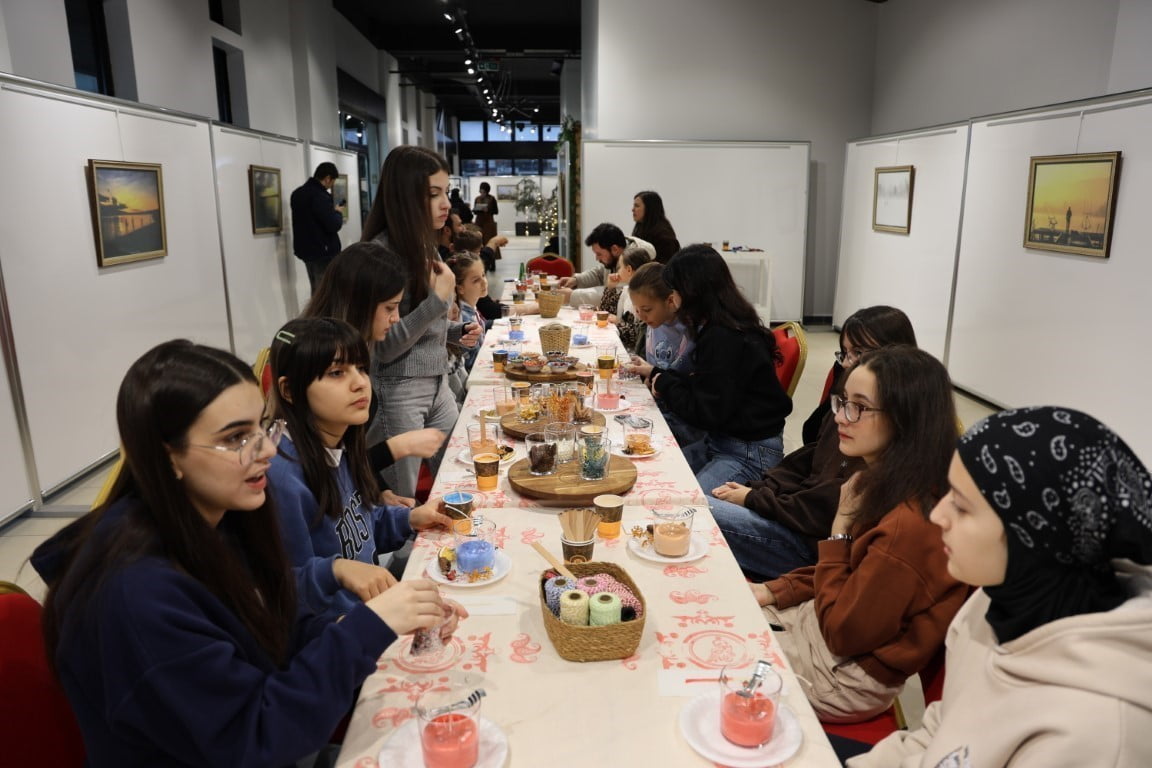 KARTEPE BELEDİYESİ TARAFINDAN YARIYIL TATİLİ ETKİNLİKLERİ KAPSAMINDA ÇOCUKLAR İÇİN MUM YAPIM...