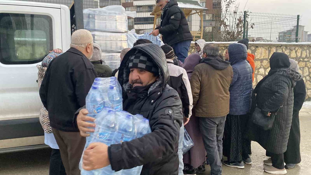 KASTAMONU'DA İSALE HATTINDAKİ ARIZANIN ARDINDAN YAŞANAN SU KESİNTİSİ BAZI MAHALLELERDE DEVAM...