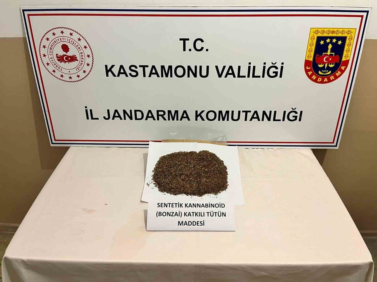KASTAMONU'DA JANDARMA EKİPELERİ TARAFINDAN GERÇEKLEŞTİRİLEN UYUŞTURUCU OPERASYONUNDA 5 ŞÜPHELİ...
