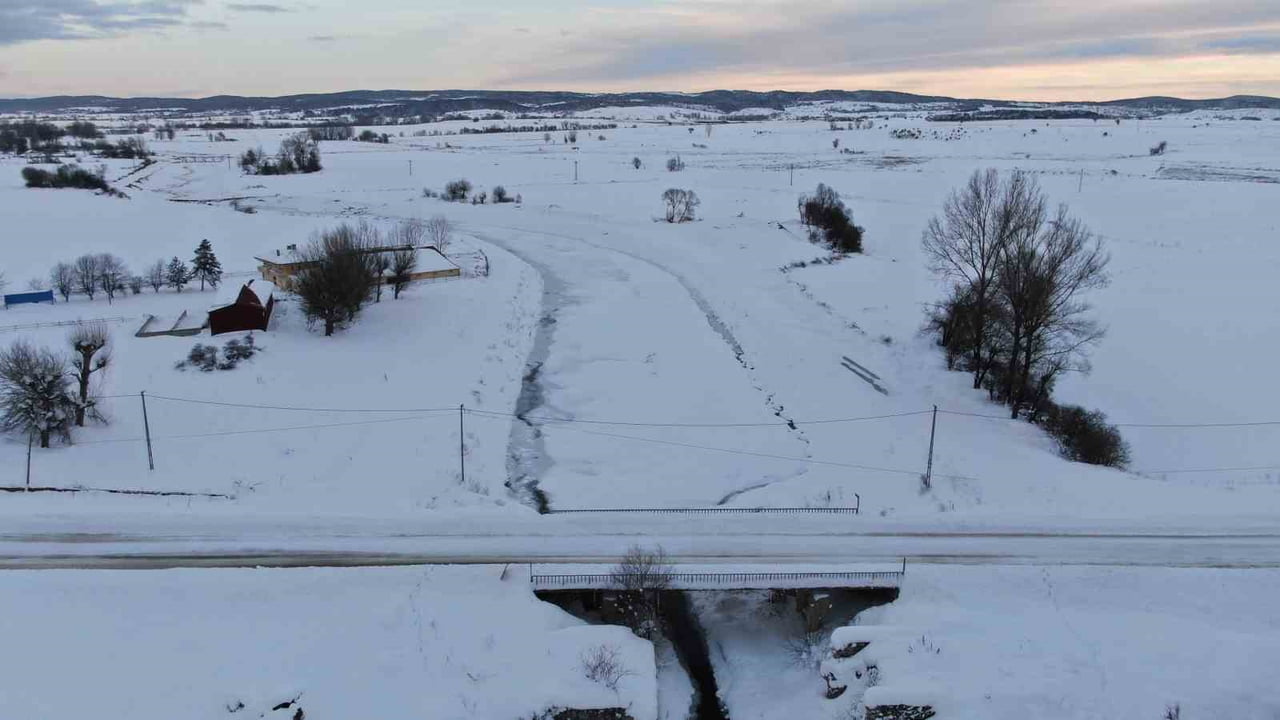 KASTAMONU’DA ETKİLİ OLAN SOĞUK HAVA SEBEBİYLE BİRÇOK BARAJ, DERE VE GÖLET DONDU. DEVREKANİ...