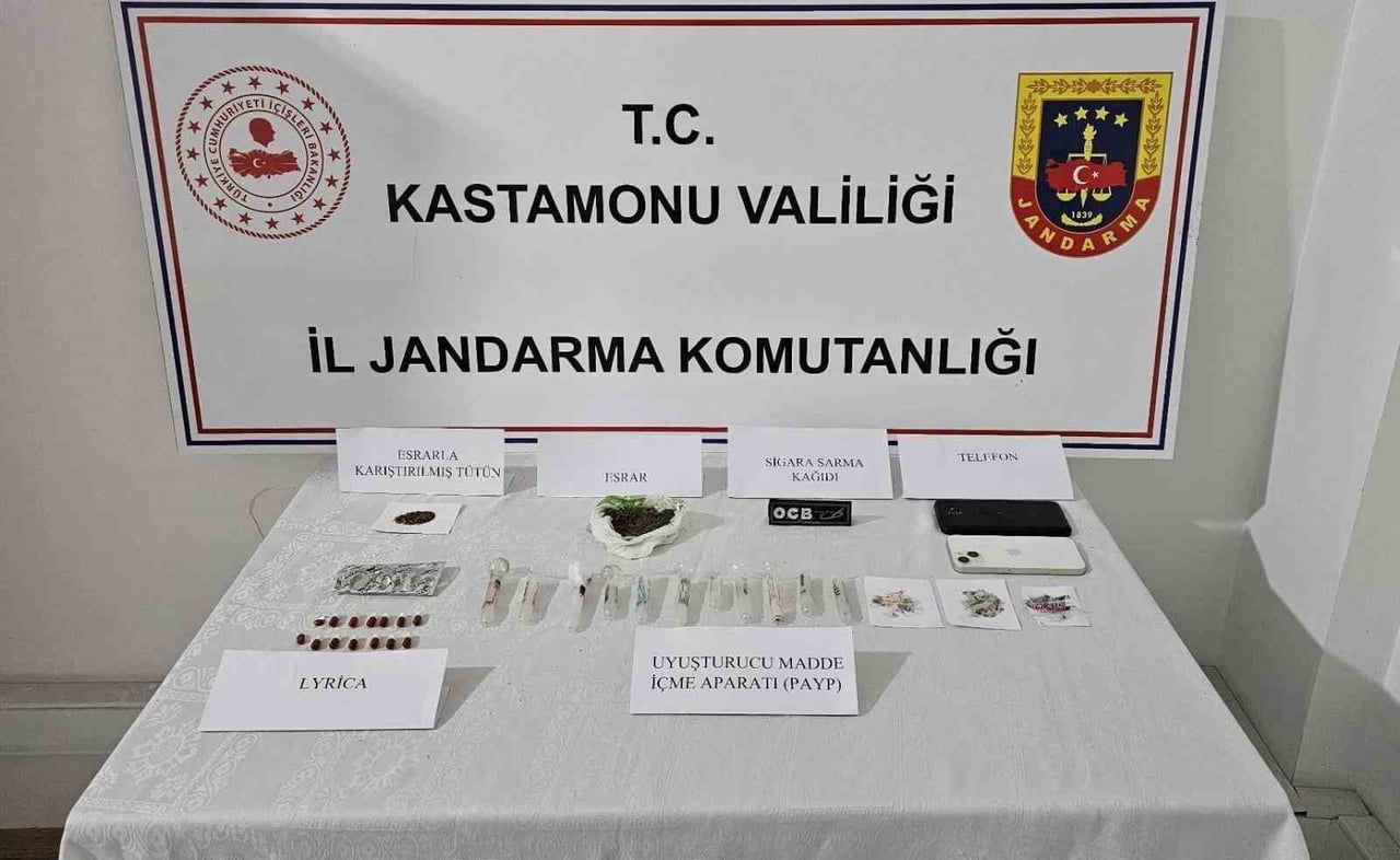 KASTAMONU’DA JANDARMA EKİPLERİNCE GERÇEKLEŞTİRİLEN UYUŞTURUCU OPERASYONDA ÇOK SAYIDA UYUŞTURUCU...