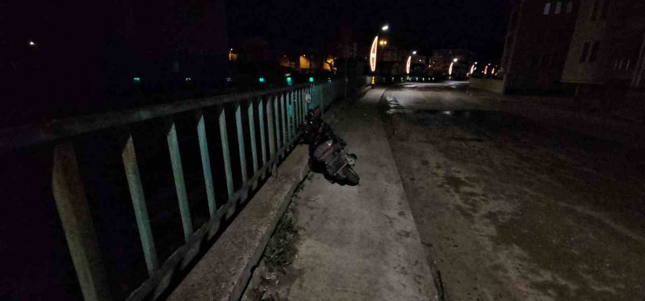 KASTAMONU’NUN CİDE İLÇESİNDE İKİ MOTOSİKLET KAFA KAFAYA ÇARPIŞTI. YAŞANAN KAZADA YARALANAN...