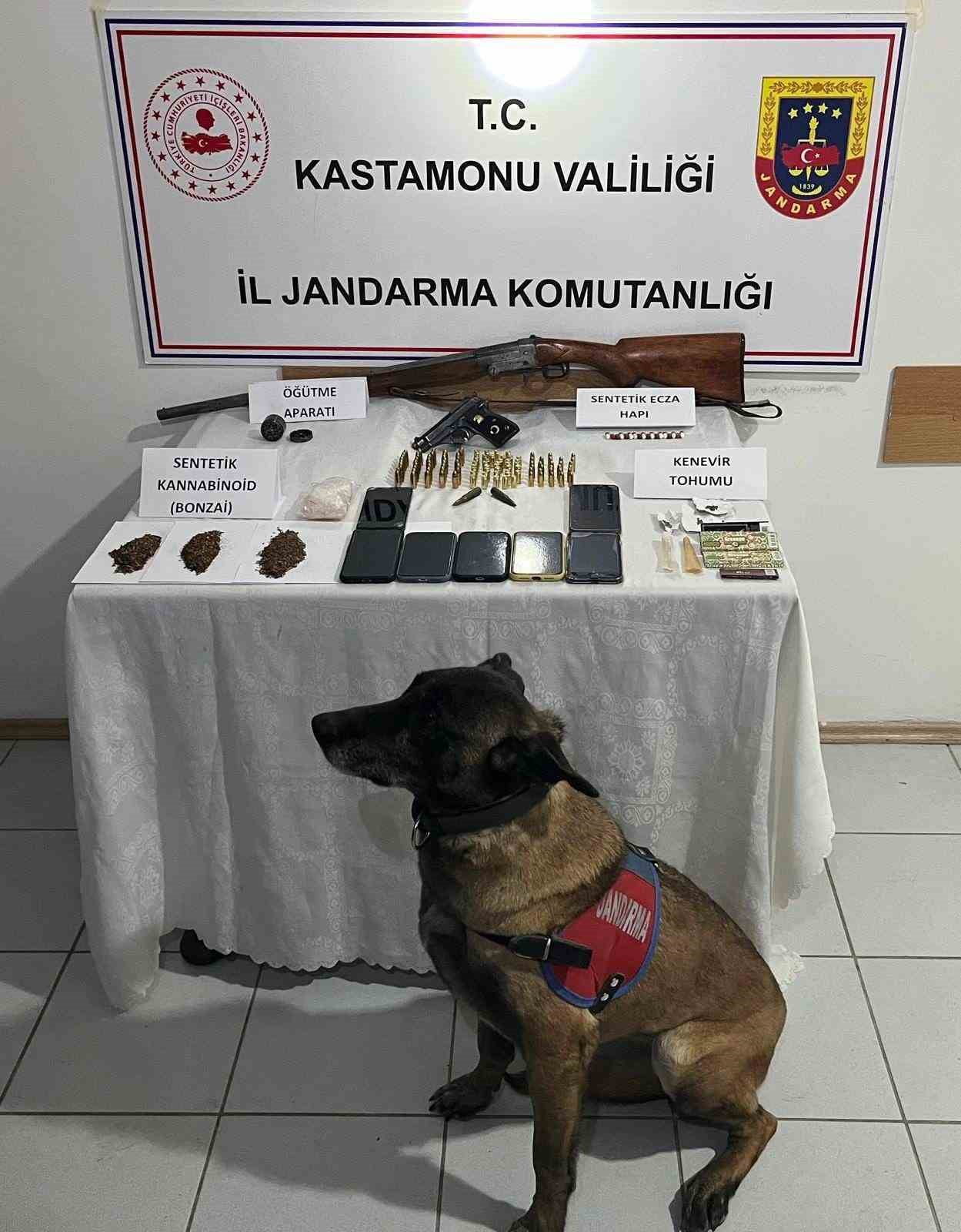 KASTAMONU’NUN DEVREKANİ İLÇESİNDE 9 FARKLI ADRESE EŞ ZAMANLI GERÇEKLEŞTİRİLEN UYUŞTURUCU...