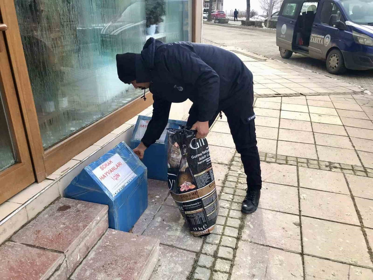 KASTAMONU’NUN TAŞKÖPRÜ İLÇESİNDE SOĞUK VE KARLI HAVADA TAŞKÖPRÜ BELEDİYESİ EKİPLERİ TARAFINDAN...
