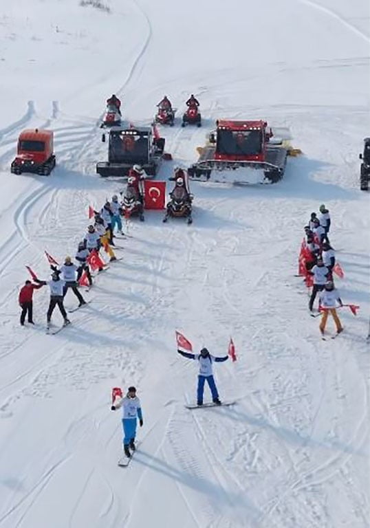 KAYAK SEZONU AAÇILDI, VALİ KAYAKSEVERLERİ DAVET ETTİ. (OLGUN YILDIZ/ARDAHAN-İHA)
