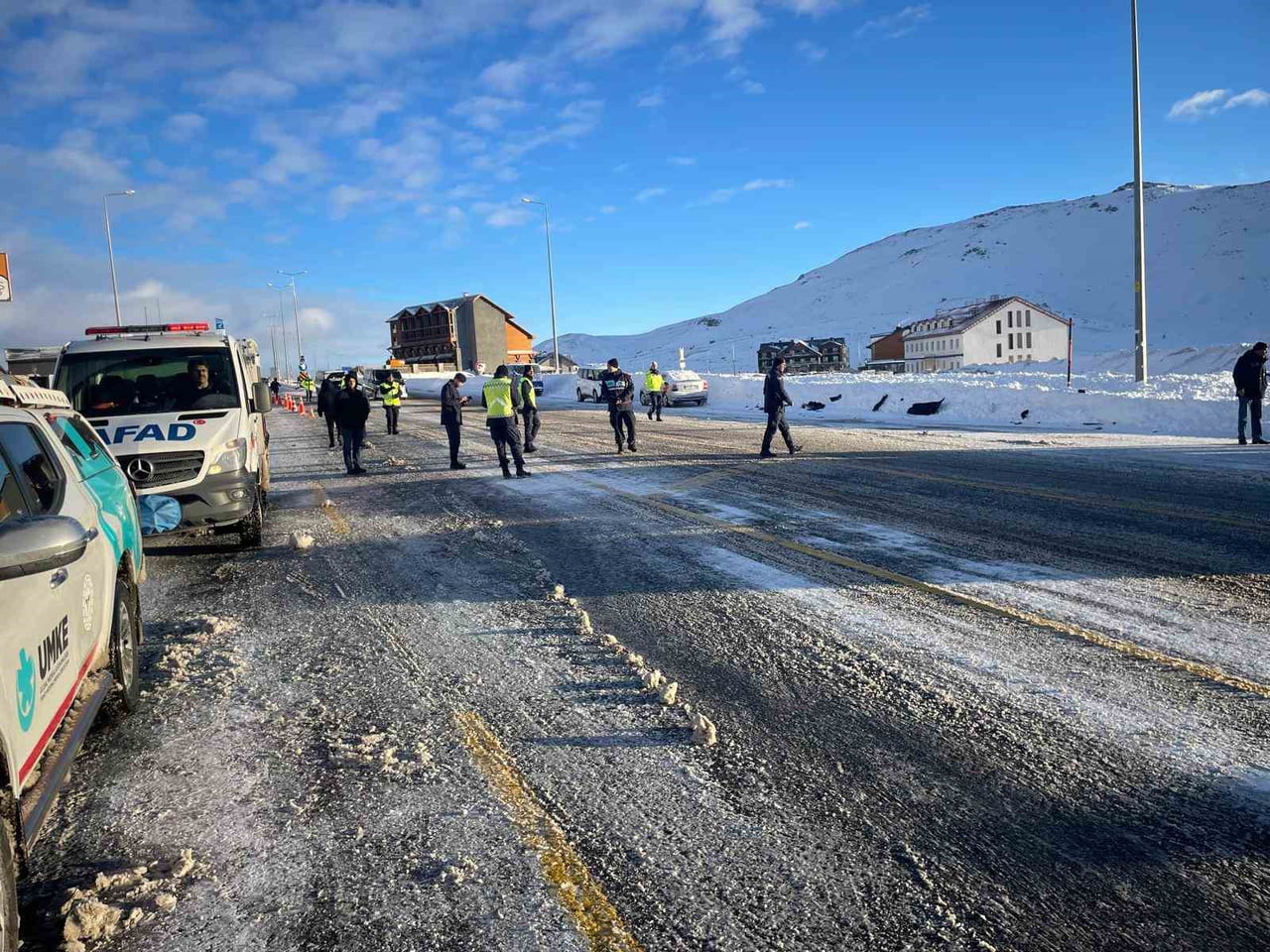 KAYSERİ'DE TİCARİ TAKSİ İLE YOLCU MİNİBÜSÜNÜN ÇARPIŞMASI SONUCU MEYDANA GELEN KAZADA 16 KİŞİ...