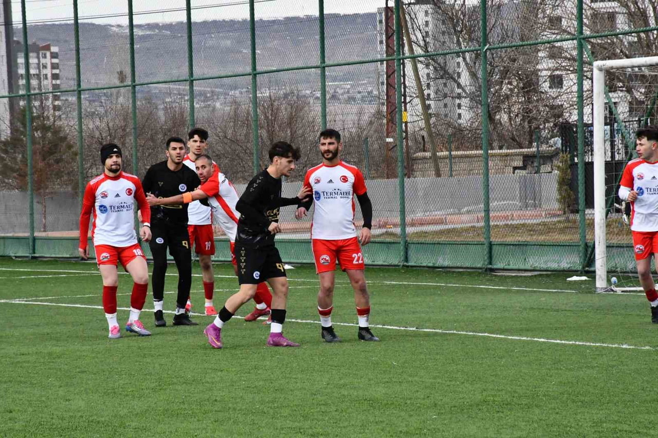 KAYSERİ 1. AMATÖR KÜME B GRUBU'NDA HAFTANIN MAÇINDA KAYSERİ ÜLKÜSPOR, RAKİBİ BÜYÜK TORAMANSPOR’U...