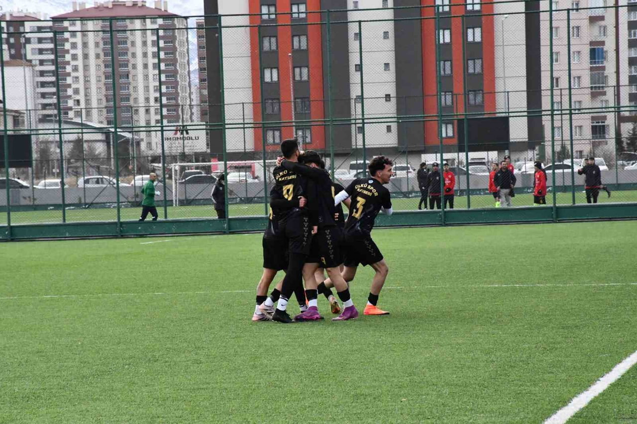 KAYSERİ 1. AMATÖR KÜME B GRUBU'NDA HAFTANIN MAÇINDA KAYSERİ ÜLKÜSPOR, RAKİBİ BÜYÜK TORAMANSPOR’U...