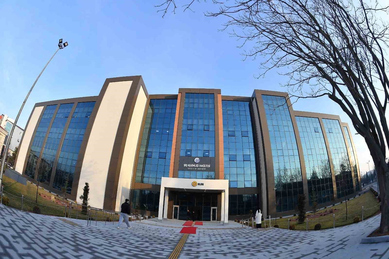 KAYSERİ BÜYÜKŞEHİR BELEDİYE BAŞKANI DR. MEMDUH BÜYÜKKILIÇ; ERCİYES ÜNİVERSİTESİ DİŞ HEKİMLİĞİ...