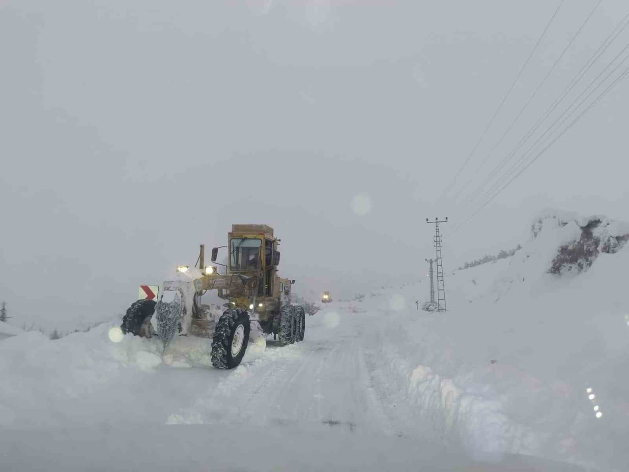 KAYSERİ BÜYÜKŞEHİR BELEDİYESİ, ETKİSİNİ ARTIRAN KAR YAĞIŞI VE TİPİ NEDENİYLE KENT MERKEZİ VE...