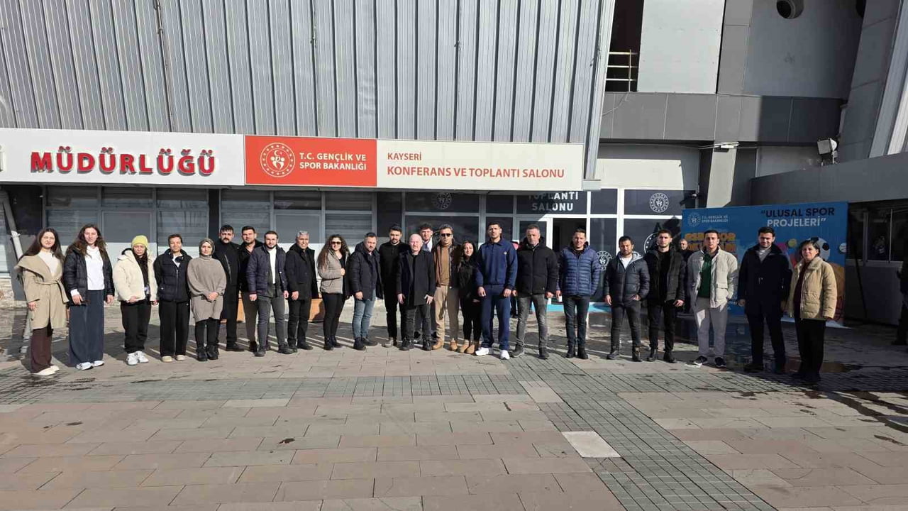 KAYSERİ’DE 4 FARKLI İLDEN 45 ADAYIN KATILIMI İLE MUAYTHAİ HAKEM KURSU DÜZENLENDİ.