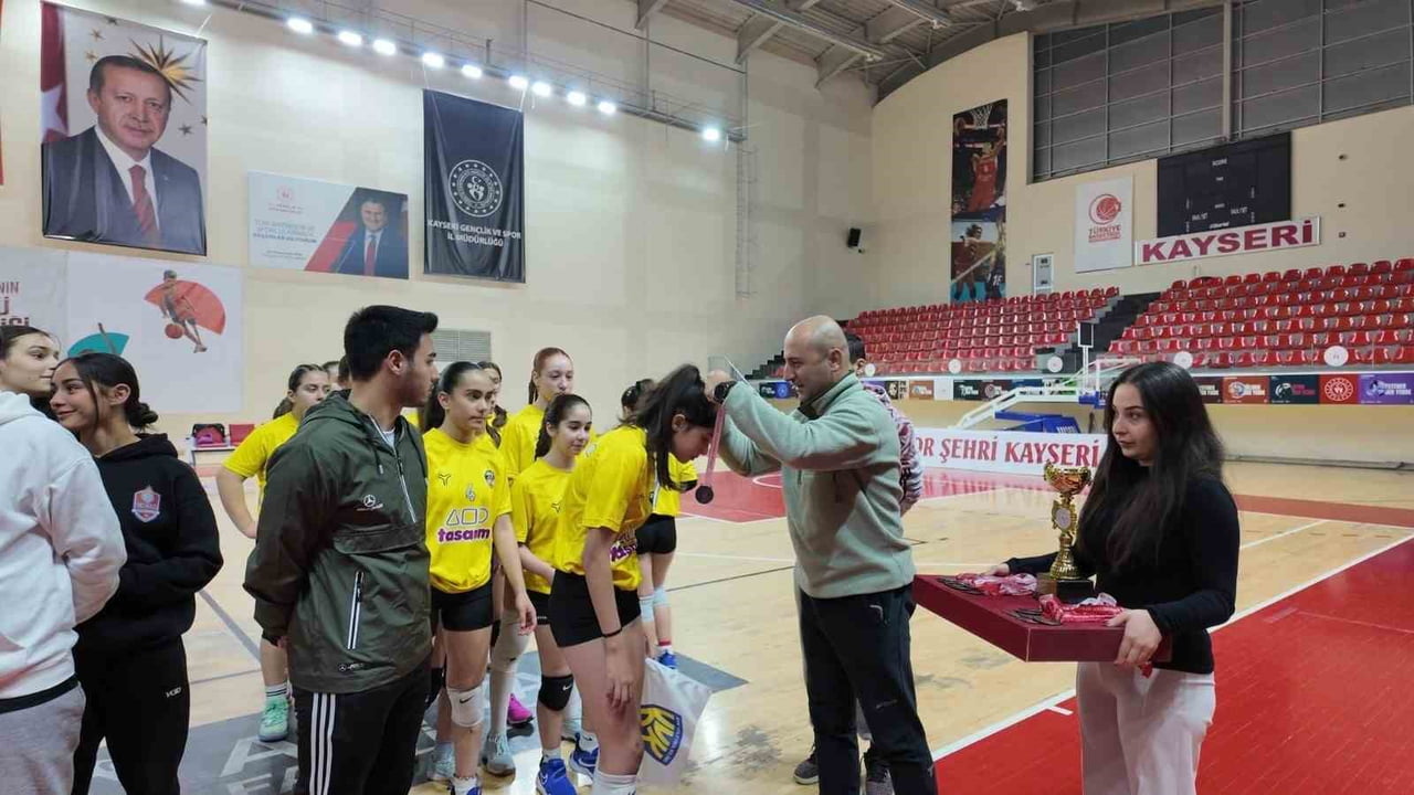KAYSERİ MİDİ KIZLAR SÜPER LİGİ 2025-2026 SEZONU MÜSABAKALARI FİNAL MAÇLARI İLE TAMAMLANDI.