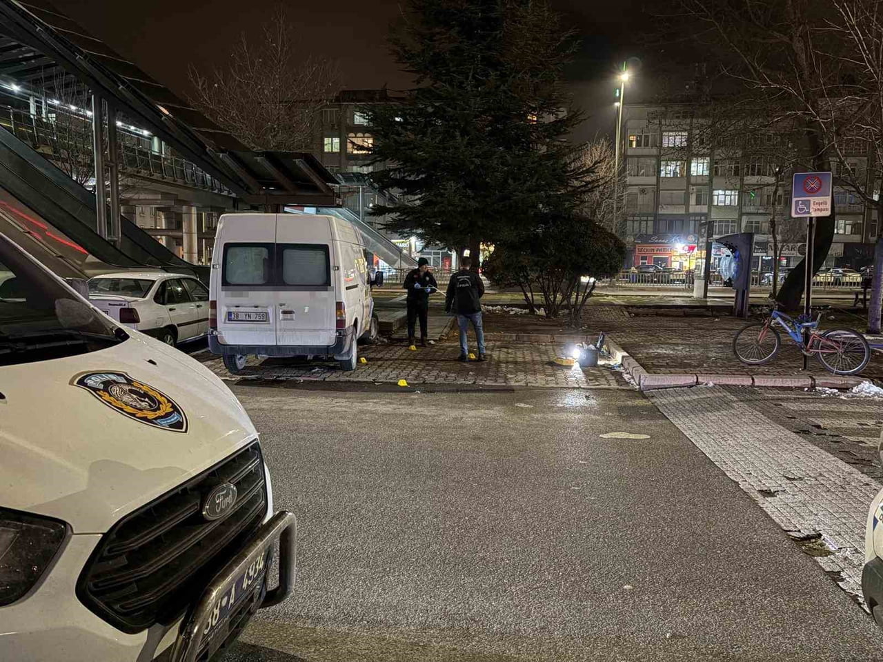 KAYSERİ’NİN KOCASİNAN İLÇESİNDE YABANCI UYRUKLU BİR ŞAHIS, YOLDA KARŞILAŞTIĞI YABANCI UYRUKLU 3...