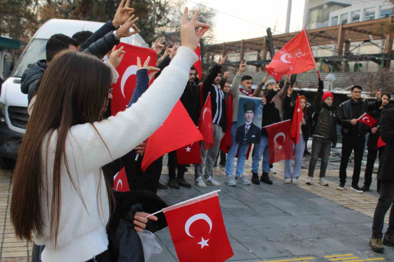 KAYSERİ TURANCI DERNEKLER BİRLİĞİ TARAFINDAN DÜZENLENEN ORGANİZASYONDA VATANDAŞLAR; GEÇTİĞİMİZ...