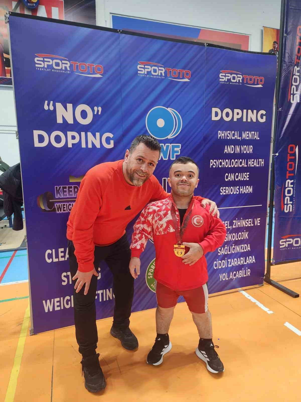 KAYSERİLİ HALTERCİ ÇAĞDAŞ KAYA; 59 KİLO SIKLETİNDE 165 KİLO KALDIRARAK, TÜRKİYE ŞAMPİYONU...