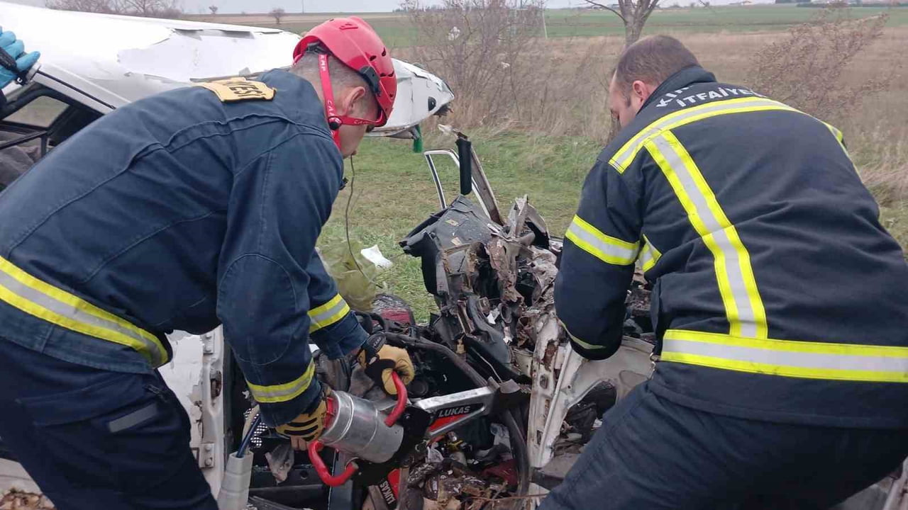 KAZA ANA SIKIŞAN CESEDİ ÇIKARMA