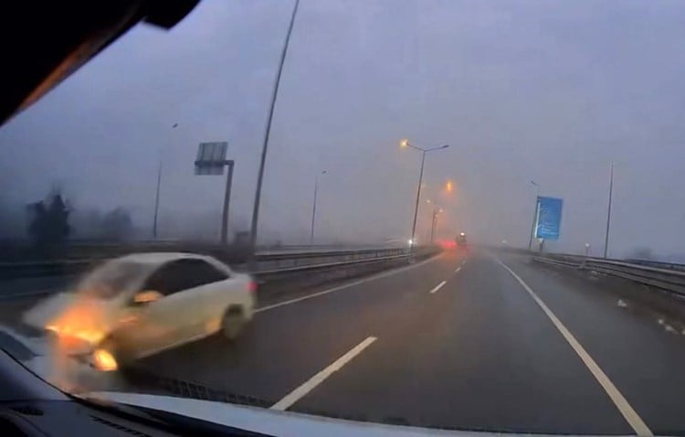 KAZA ANI, ARAÇ KAMERASINCA SANİYE SANİYE KAYDEDİLDİ.