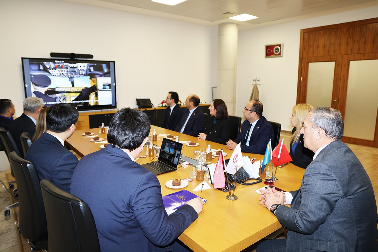 KAZAKİSTAN SİVİL HAVACILIK AKADEMİSİ HEYETİ, ATÜ YÖNETİMİ İLE BİR ARAYA GELEREK YÜKSEKÖĞRETİM...