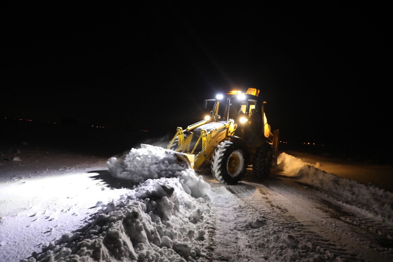 KENT GENELİNDE KARDAN DOLAYI KAPANAN 625 YOLUN 469'U AÇILDI, 156'SININ İSE AÇILMA ÇALIŞMALARI...