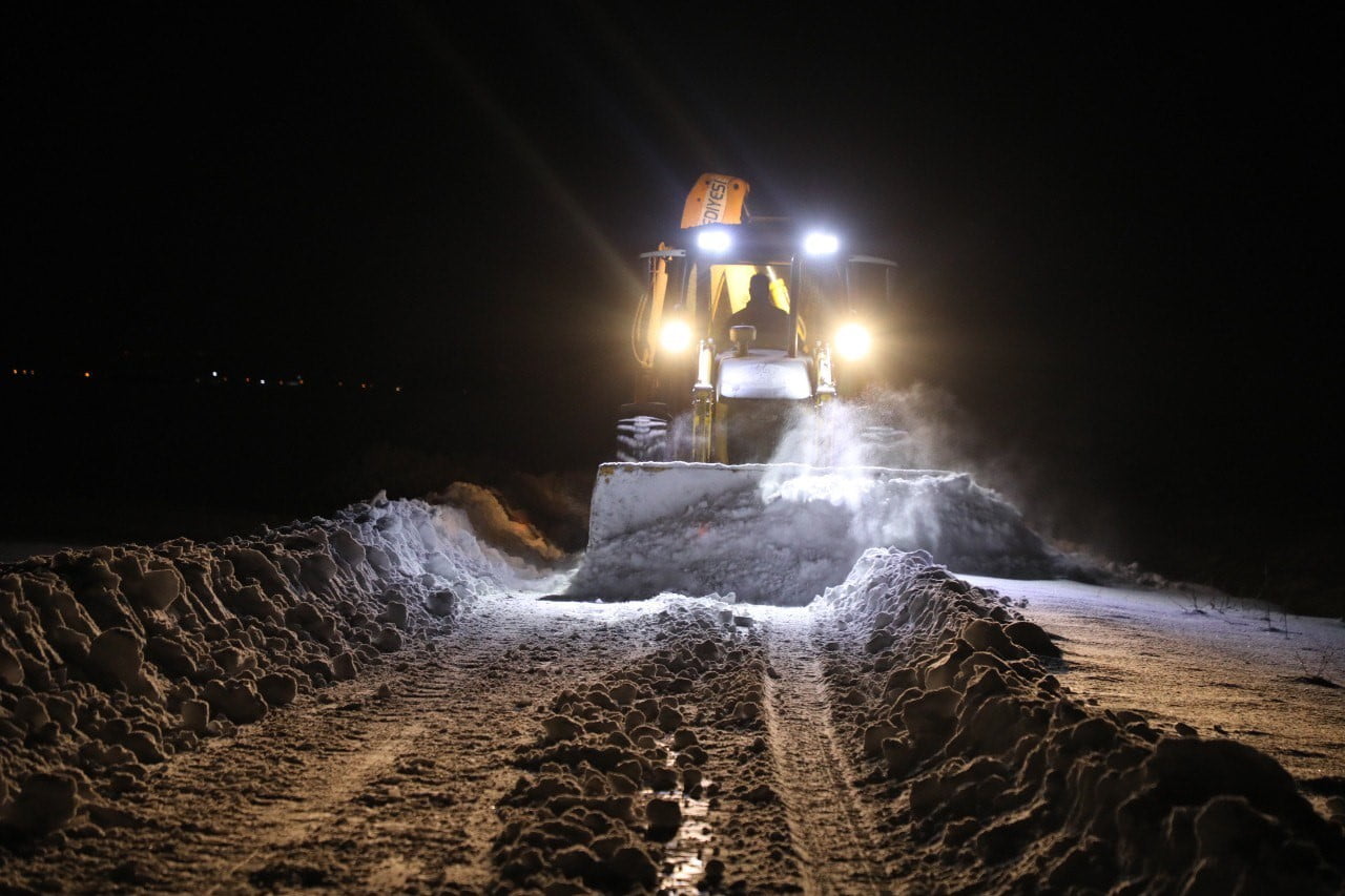 KENT GENELİNDE KARDAN DOLAYI KAPANAN 625 YOLUN 469'U AÇILDI, 156'SININ İSE AÇILMA ÇALIŞMALARI...