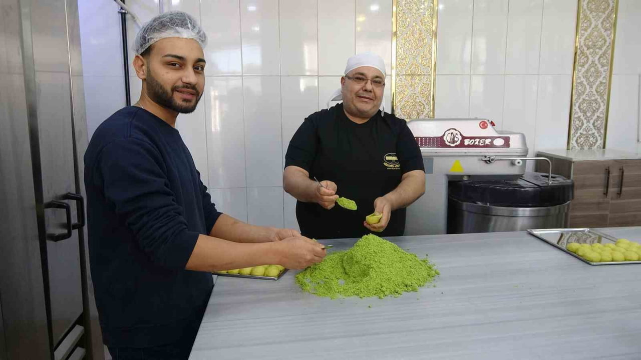 KİLİS’İN ALTIN SARISI LEZZETİ GEREBİÇ, YIL BOYU TEZGAHLARDA