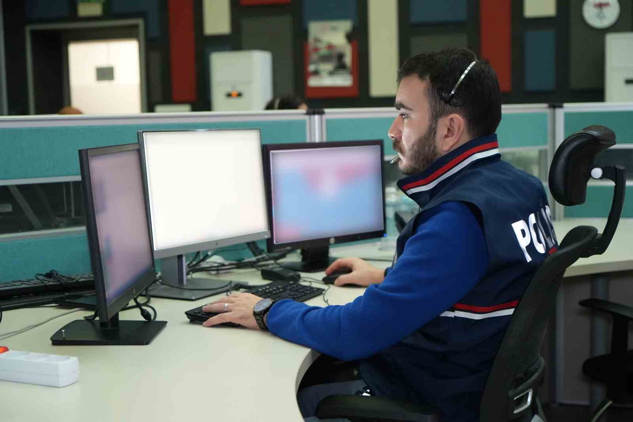 KIRIKKALE’DE KENDİSİNİ İNGİLİZ VATANDAŞI OLARAK TANITAN BİR KİŞİNİN PARA TALEBİ ÜZERİNE 112 ACİL...