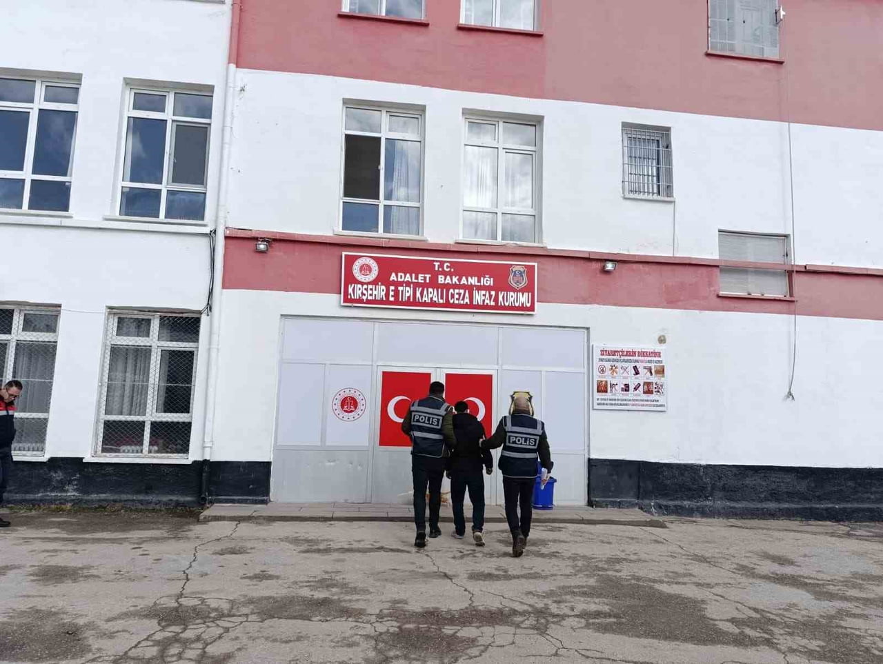 KIRŞEHİR'DE 88 SUÇ KAYDI BULUNAN FİRARİ YAKALANDI.