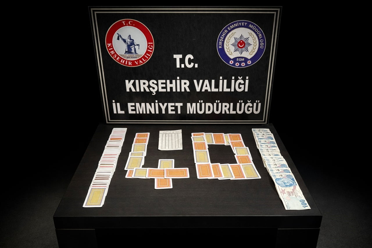 KIRŞEHİR'DE KAHVEHANEDE KUMAR OYNAYAN 3 KİŞİYE 34 BİN 812 TL CEZA YAZILDI.
