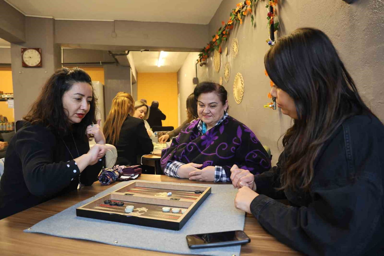 KIRŞEHİR’DE BÜŞRA NUR AKKUYU TARAFINDAN KURULAN VE YALNIZCA KADINLARA HİZMET VEREN KAFE, KISA...