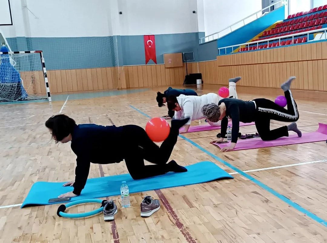 KIRŞEHİR’İN MUCUR İLÇESİNDE KADINLAR, 2012 YILINDAN BU YANA SAĞLIKLI YAŞAM İÇİN SPOR YAPMAYA DEVAM...
