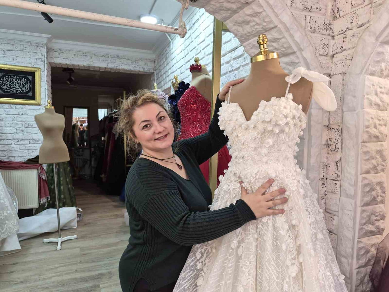 KIŞIN GELMESİYLE DURAĞAN BİR DÖNEME GİREN GELİNLİKÇİLER, YAZ SEZONU HAZIRLIKLARINA ŞİMDİDEN...