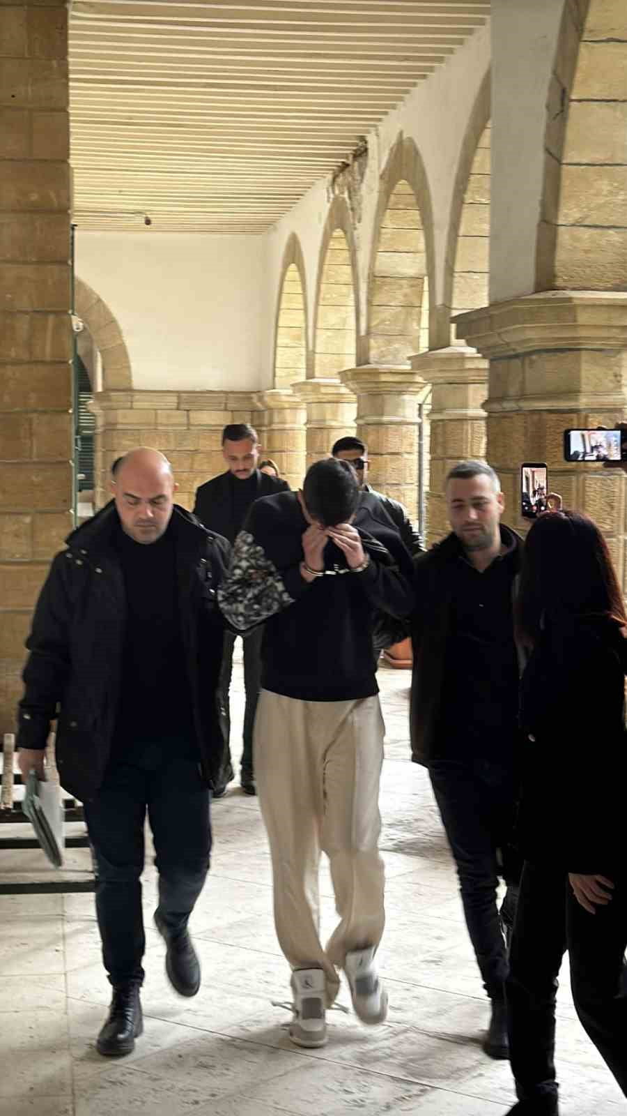 KKTC’DE GEÇTİĞİMİZ GÜNLERDE BİR OTOMOBİL GALERİNE DÜZENLENEN SALDIRIDA GÖZALTINA ALINAN ZANLI A.K....