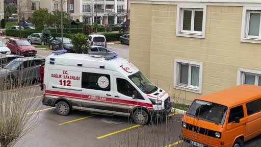 Kocaeli'de istinat duvarından düşen otomobildeki anne ve kızı yaralandı