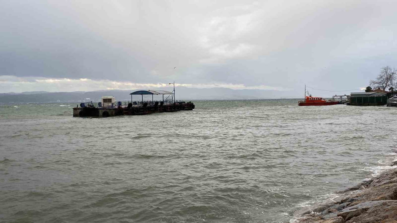 KOCAELİ'NİN GEBZE İLÇESİ ESKİHİSAR İLE YALOVA'NIN TOPÇULAR HATTI ARASINDA ULAŞIMI SAĞLAYAN ARABALI...
