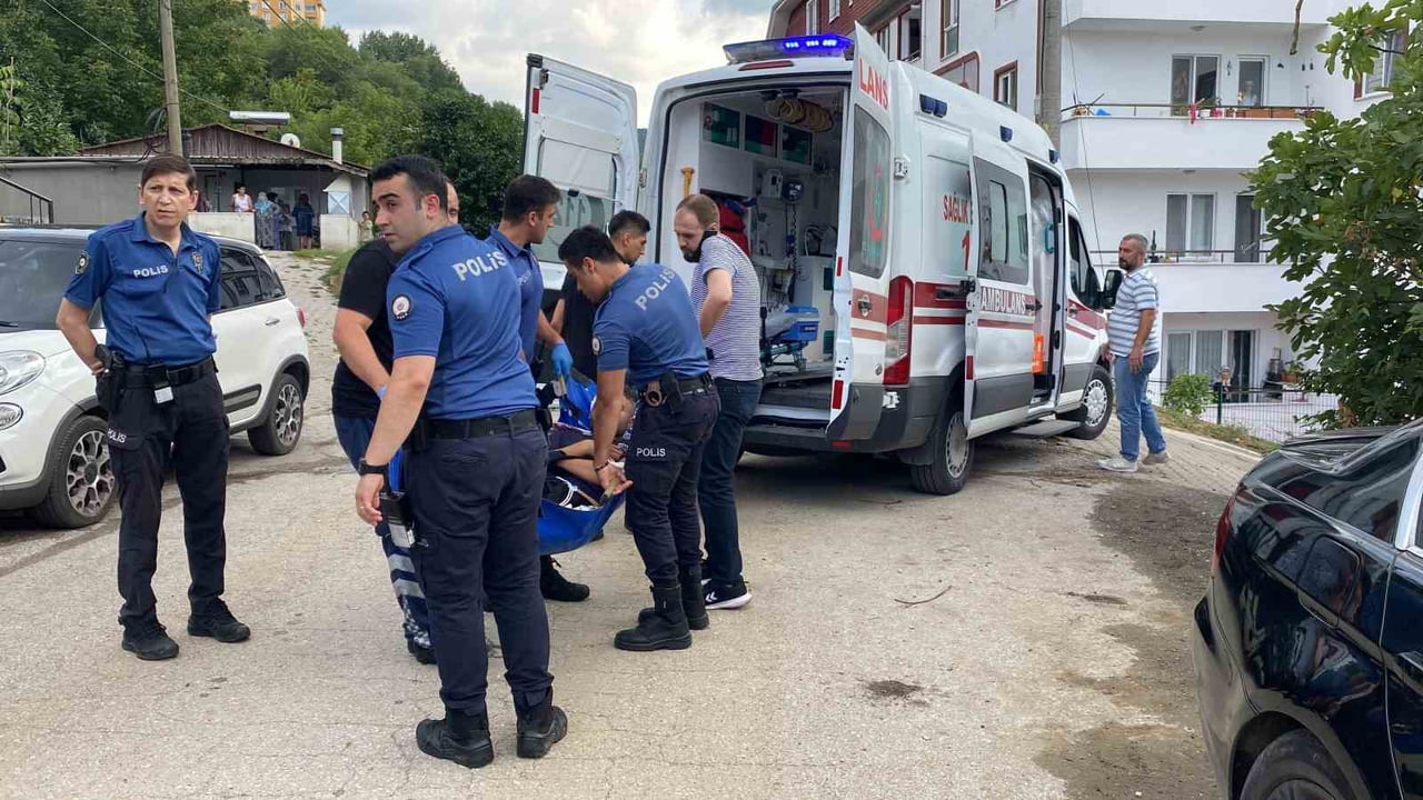 KOCAELİ'NİN GÖLCÜK İLÇESİNDE BOŞANDIĞI EŞİNİ ÖLDÜRDÜĞÜ, OĞLUNU DA YARALADIĞI GEREKÇESİYLE...