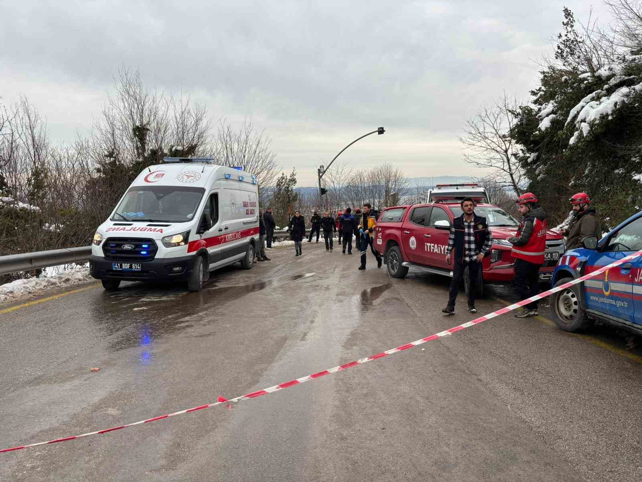 KOCAELİ'NİN KARTEPE İLÇESİNDE, İÇİNDE YOLCULARIN BULUNDUĞU OTOBÜS ŞARAMPOLE YUVARLANDI. ÇOK SAYIDA...