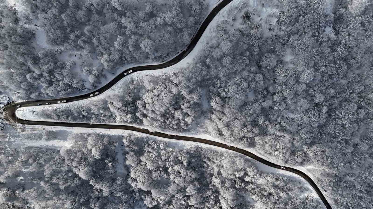 KOCAELİ'NİN KIŞ TURİZM MERKEZİ KARTEPE, YAKLAŞIK 10 GÜNDÜR ETKİLİ OLAN KAR YAĞIŞININ ARDINDAN...