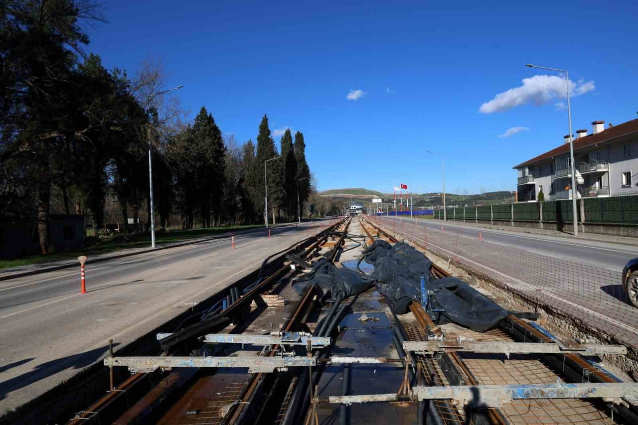 KOCAELİ BÜYÜKŞEHİR BELEDİYESİ, KENTTEKİ RAYLI SİSTEM AĞINI KARTEPE İLÇESİNE ULAŞTIRMAK İÇİN...