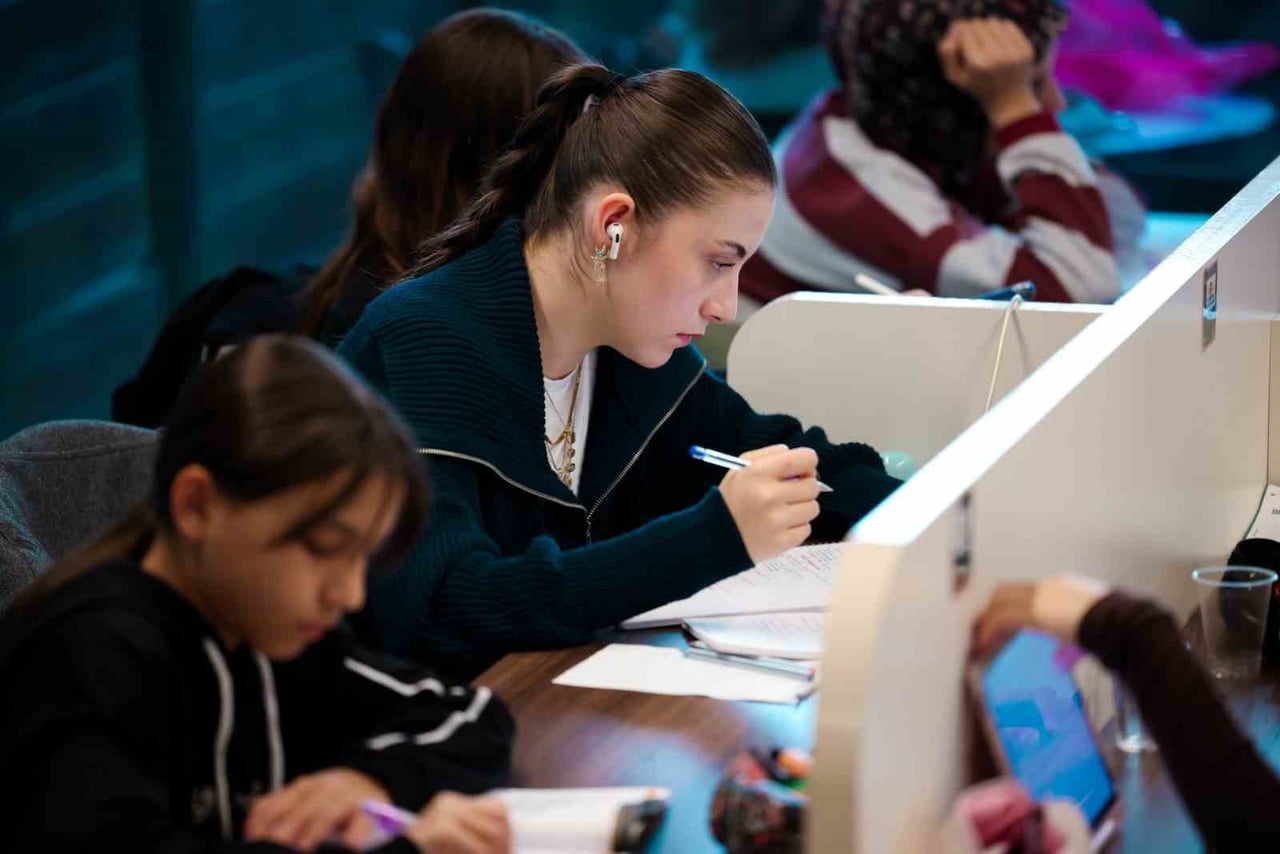 KOCAELİ BÜYÜKŞEHİR BELEDİYESİ TARAFINDAN HİZMETE SUNULAN KÜTÜPHANEM, 2025 YILI BOYUNCA HER YAŞTAN...