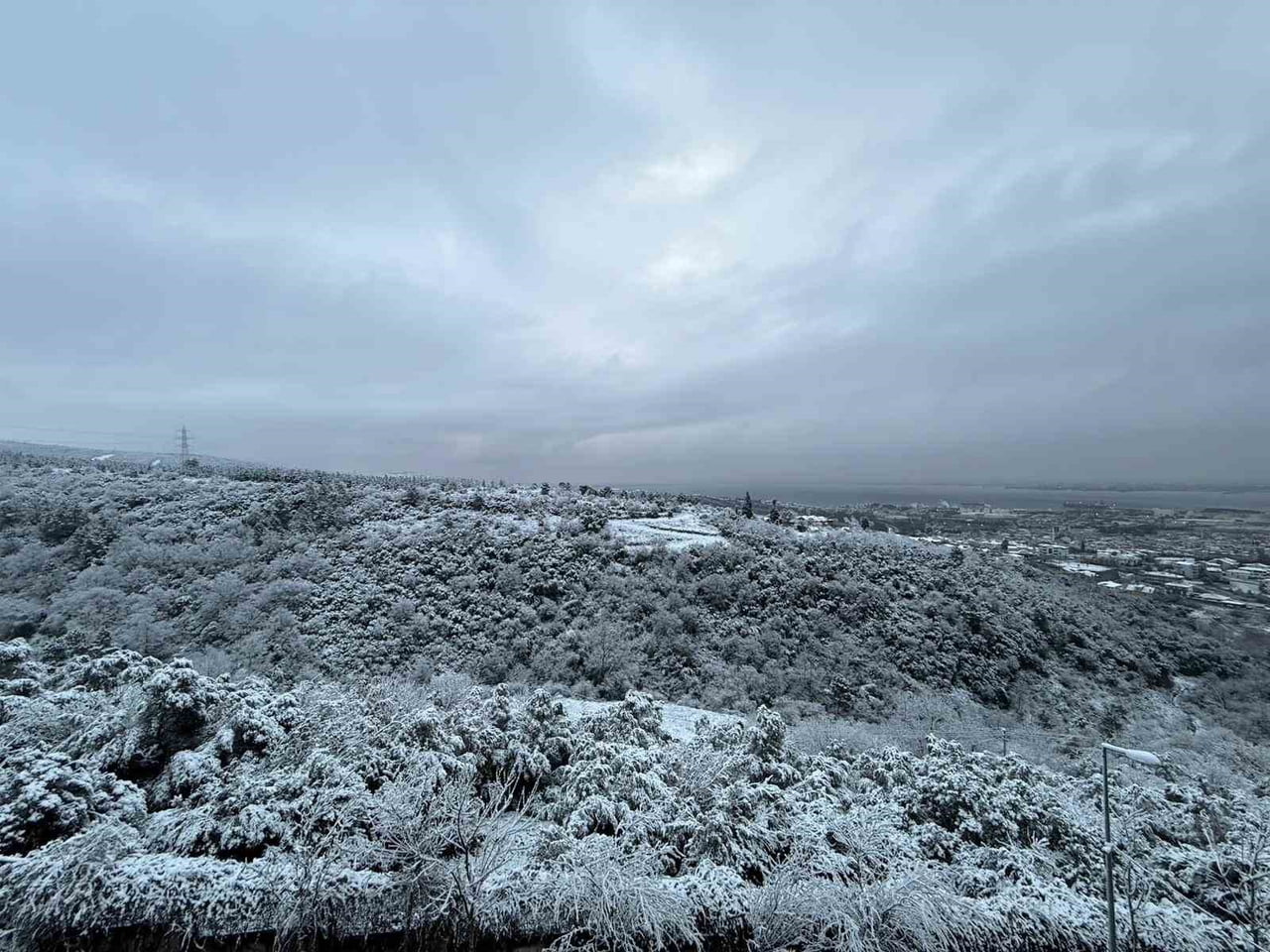 KOCAELİ’DE GECE SAATLERİNDE BAŞLAYAN KAR YAĞIŞI SABAHA KADAR ARALIKLARLA ETKİSİNİ SÜRDÜRÜRKEN...