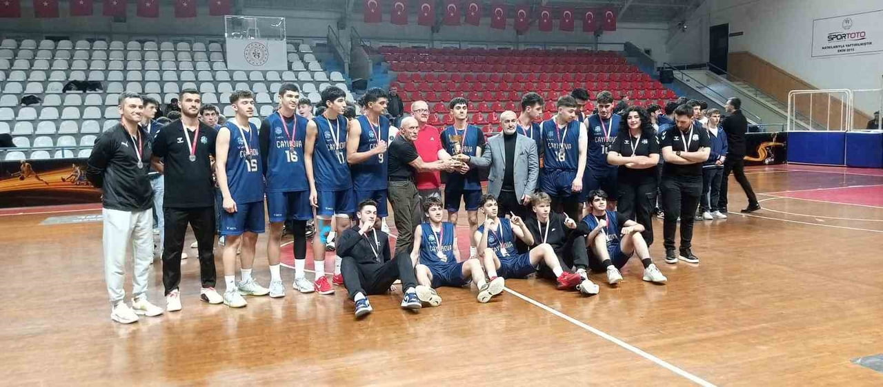 KOCAELİ U-18 ERKEKLER LİGİ'Nİ İKİNCİ SIRADA TAMAMLAYAN ÇAYIROVA BELEDİYESİ EĞİTİM SPOR KULÜBÜ...