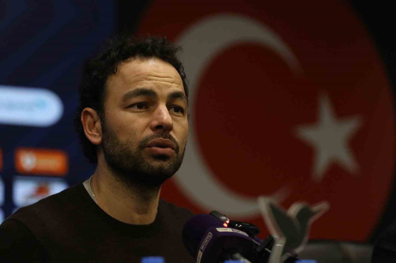 KOCAELİSPOR TEKNİK DİREKTÖRÜ SELÇUK İNAN, TRABZONSPOR KARŞISINDA KAZANMAYI FAZLASIYLA HAK...