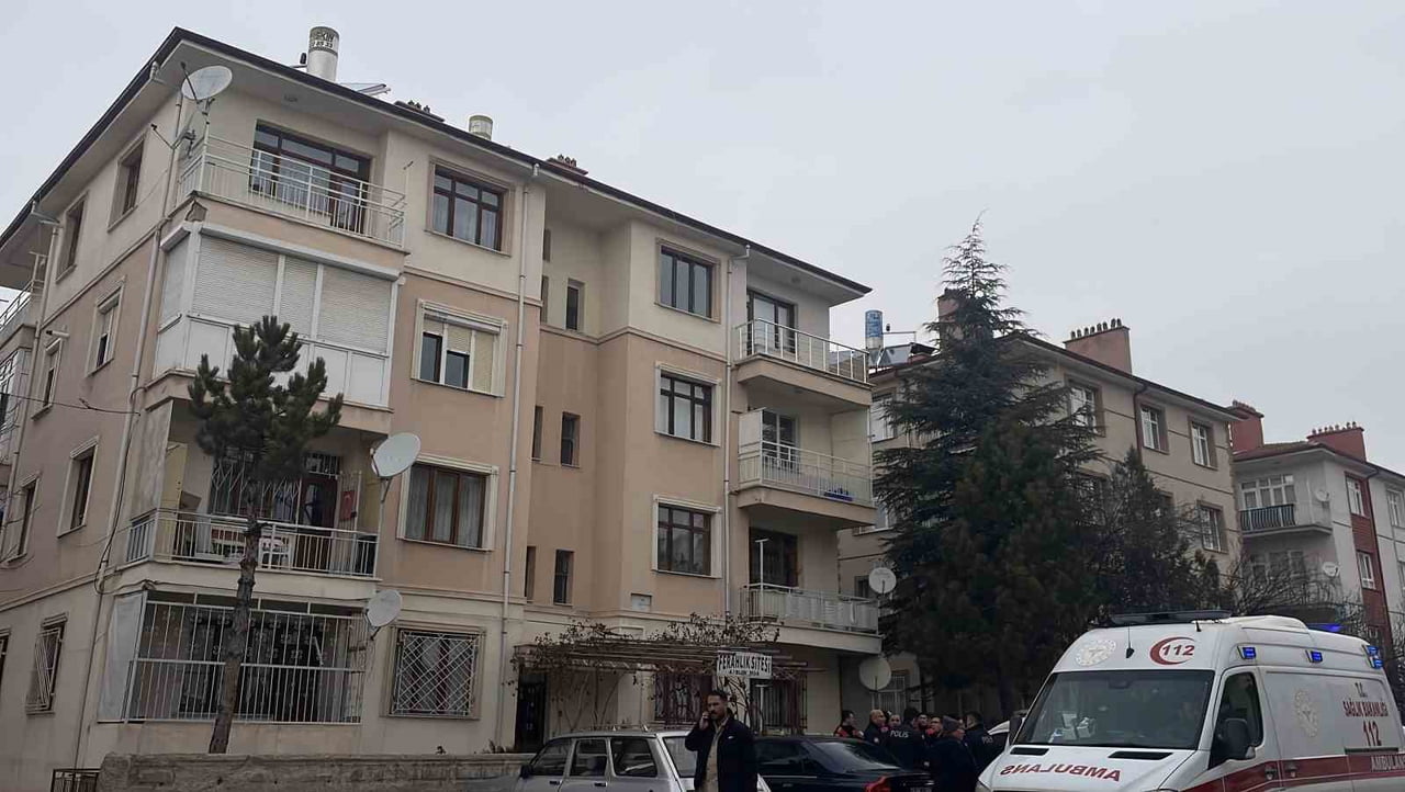 KONYA'DA EVİNDE BULUNAN TÜFEĞİ TEMİZLEDİĞİ SIRADA ATEŞ ALMASI SONUCU 70 YAŞINDAKİ YAŞLI ADAM...