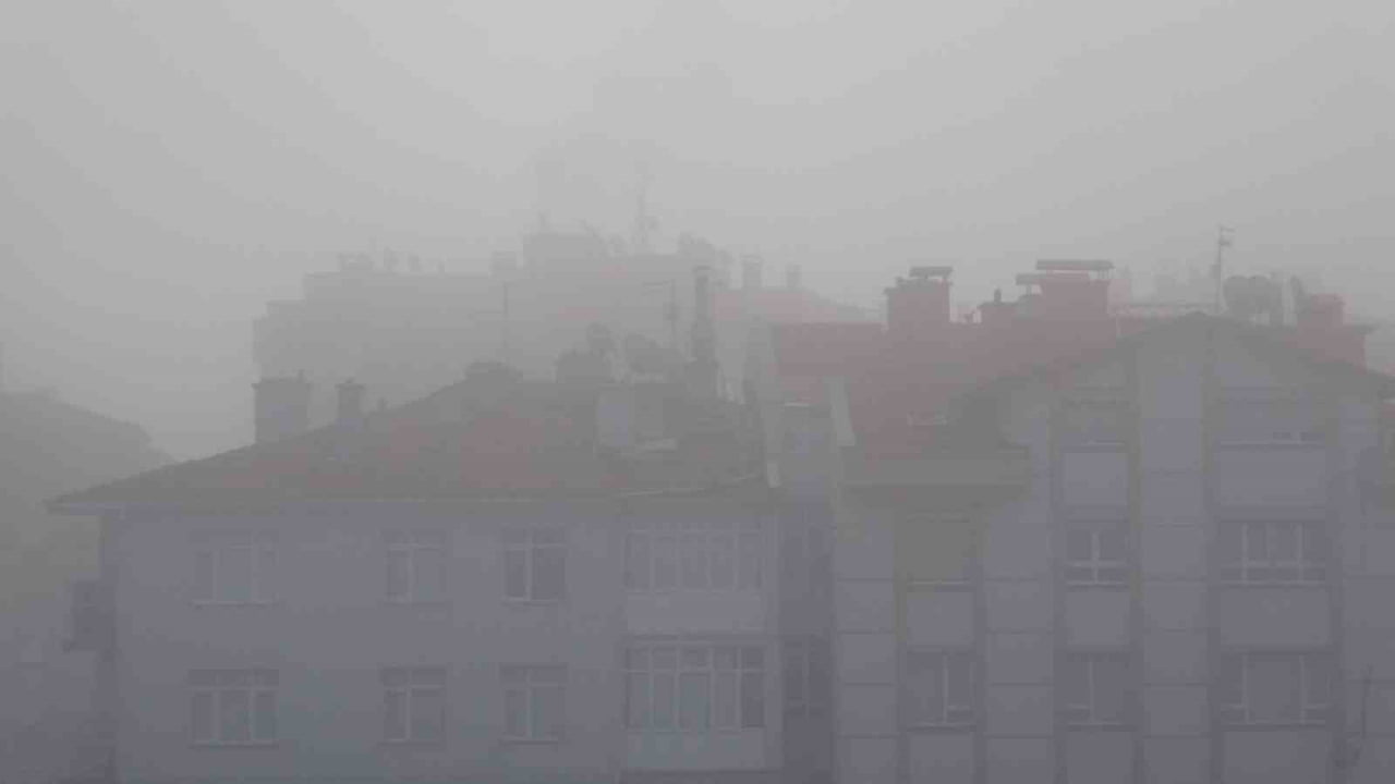 KONYA'DA SABAH ERKEN SAATLERDE YOĞUNLAŞAN ARTTIRAN SİS ETKİLİ OLMAYA DEVAM EDİYOR.