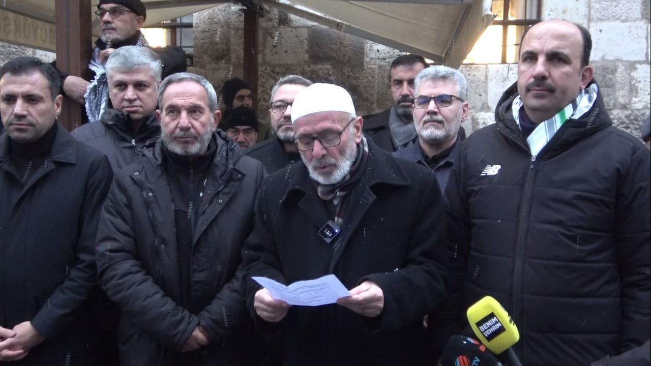 KONYA İL MÜFTÜLÜĞÜ TARAFINDAN YENİ YILIN İLK SABAHINDA "AİLECE SABAH NAMAZINDA BULUŞUYORUZ"...