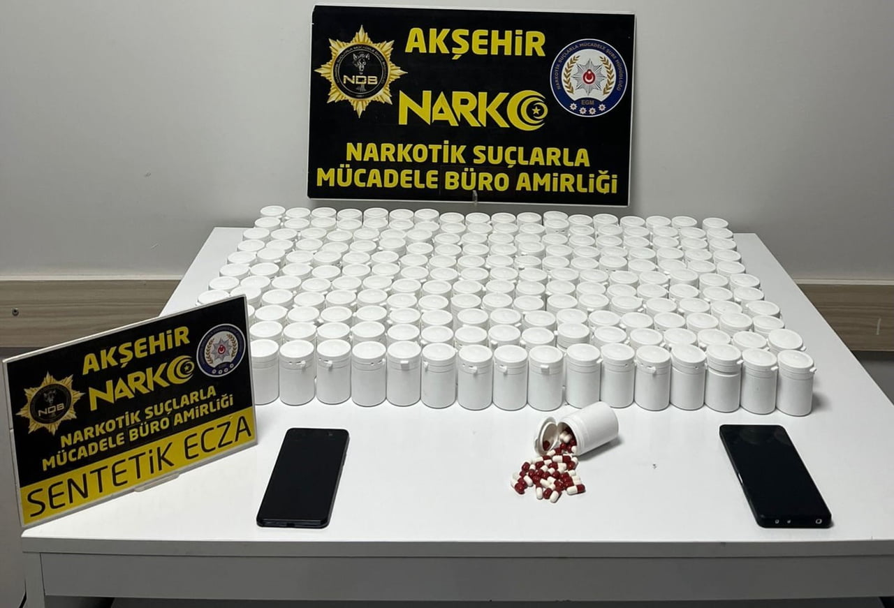 KONYA’NIN AKŞEHİR İLÇESİNDE POLİS EKİPLERİ TARAFINDAN YAPILAN UYUŞTURUCU OPERASYONUNDA 10 BİN 550...